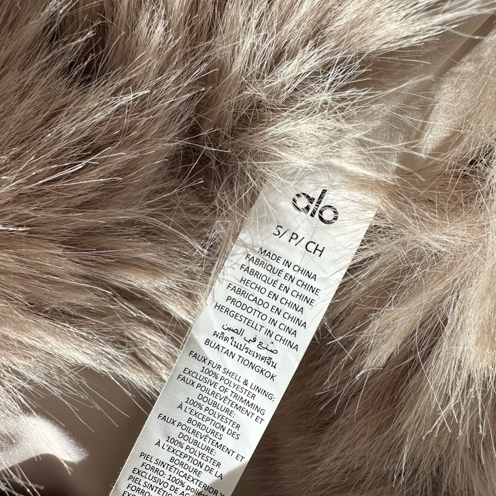 Alo Opulent Faux Fur Vest - Picture 4 of 6